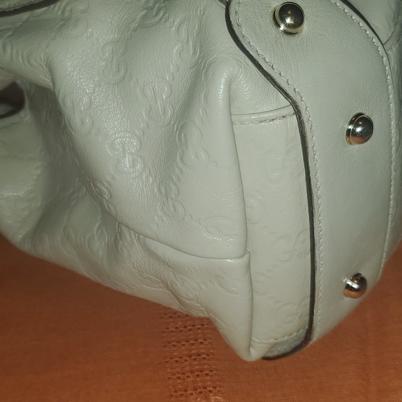 Gucci Guccissima Pelham Leather Small Bag - Picture 6 of 16